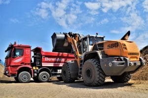 Liebherr L 586 XPower® Wheel Loaders with Adaptive Working Lighting for Dowideit Recycling GmbH