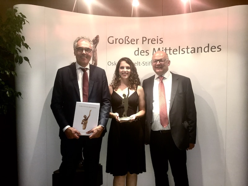 From left to right: Willi Stadler, CEO and owner of the Stadler Group; Marina Castro Hempel, Marketing Manager Stadler Anlagenbau GmbH and Claus Maier, CFO Stadler Group with the award.