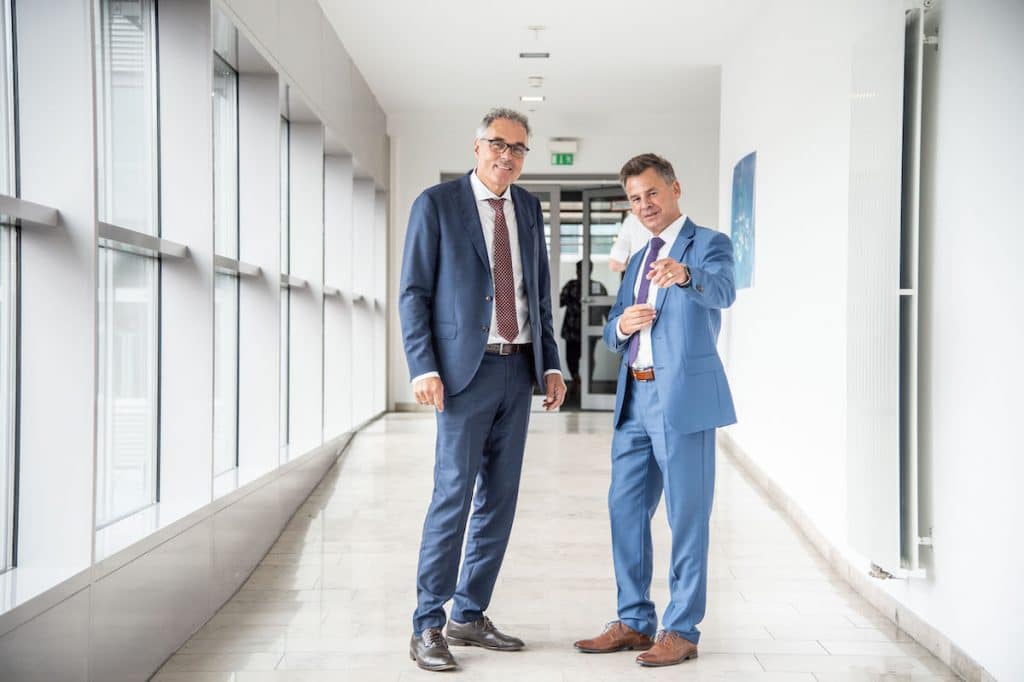 Combined forces: Willi Stadler, CEO of Stadler Anlagenbau GmbH, and Christian Fisch, Head of Plants at Krones AG, aim to harness this alliance to strengthen the circular economy and explore the technological possibilities of recycling.