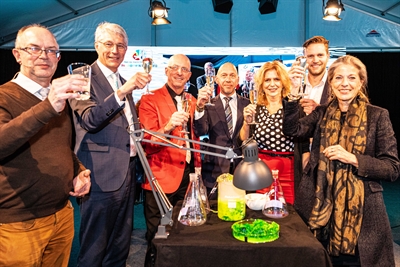 (from left to right): Stephen Picken (Delft University), Hein Pieper (Rijn and IJssel Water Authority), Mark van Loosdrecht (Delft University), René Noppeney (RHDHV), Cora Uijterlinde (STOWA), Niels van Stralen (ChainCraft), and Tanja Klip (Valley and Veluwe).