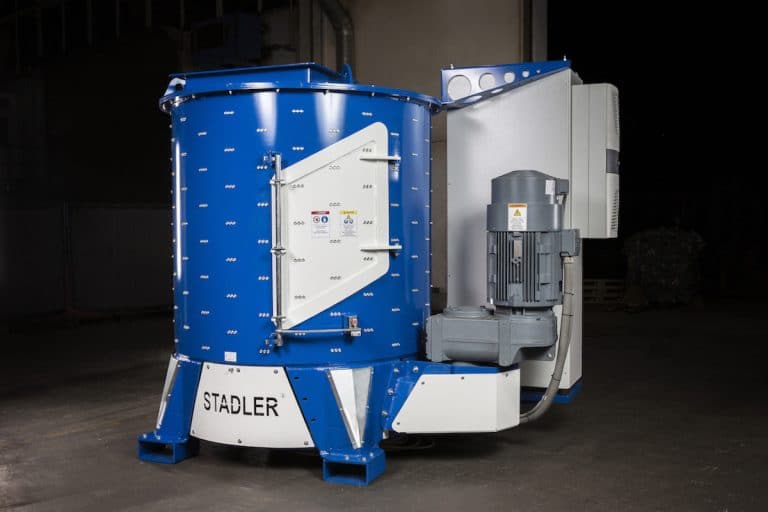 High-quality plastic bottle sorting with the STADLER Delabeler