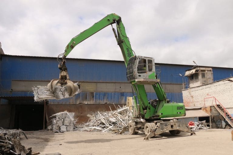 Second Largest Russian Aluminium Producer Relies on Three Mobile SENNEBOGEN 825 Material Handlers