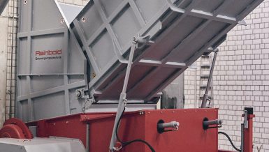 Shredder with Lifting System for Quick Loading and High Throughput