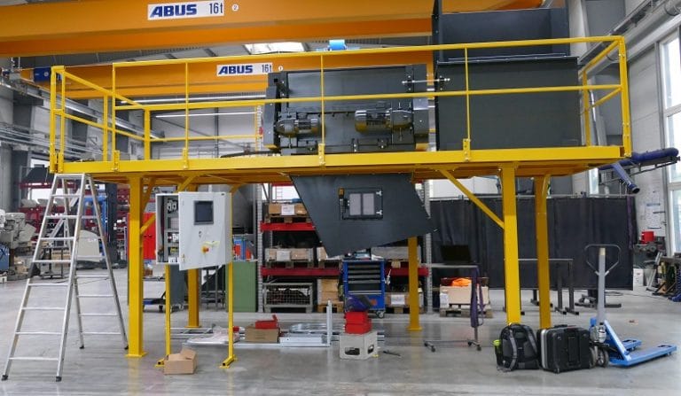 Large Ripper Handles up to 1,000 kg of Cardboard Articles per hour