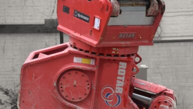 Rotar ROQ fully integrated hydraulic adapter is OilQuick CLEAN SYSTEM ready!