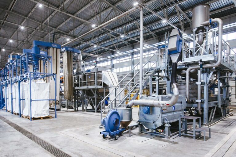 Five times more flakes from recycled PET bottles