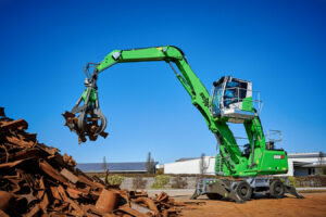 The new 22 t G series recycling material handler: the SENNEBOGEN 822 G