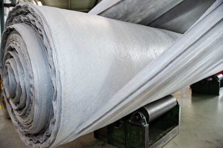 The ISEC Evo Shredder-Extruder Combination from PURE LOOP: High-Strength Synthetic Nonwoven Now Made with a Recycled Content of 10 Percent