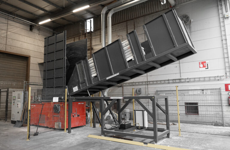 XXL Tilting Table for Insulation Boards Shredding at UNILIN