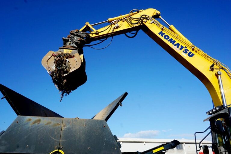 MB-G1200_-_KOMATSU_PC_210_-_Croatia