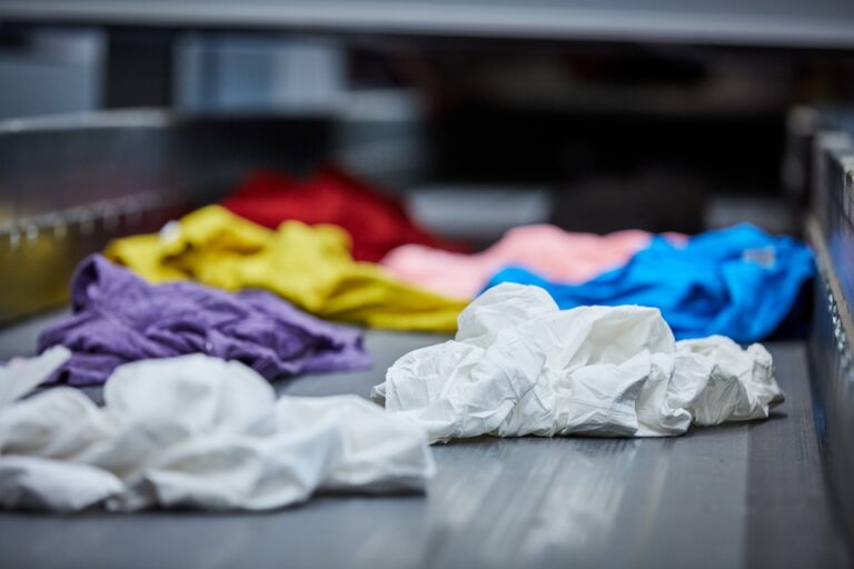 Transforming Textiles: TOMRA’s New White Paper Presents Circular Value Chain Solutions