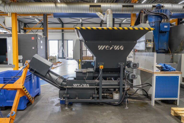 Future-Oriented Metal Recycling: De Rooy Relies on WEIMA Solutions for Briquetting and Dewatering