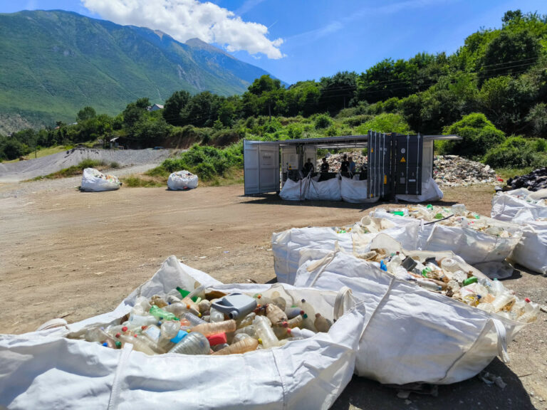 Stadler and Everwave Join Forces to Deploy SortX, the World’s First Mobile Sorting Container to Tackle River Plastic Pollution