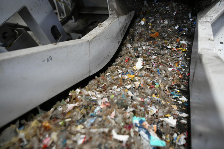 Cabka Recycling: Lindner Micromat HP - Top Performance in Plastics Recycling