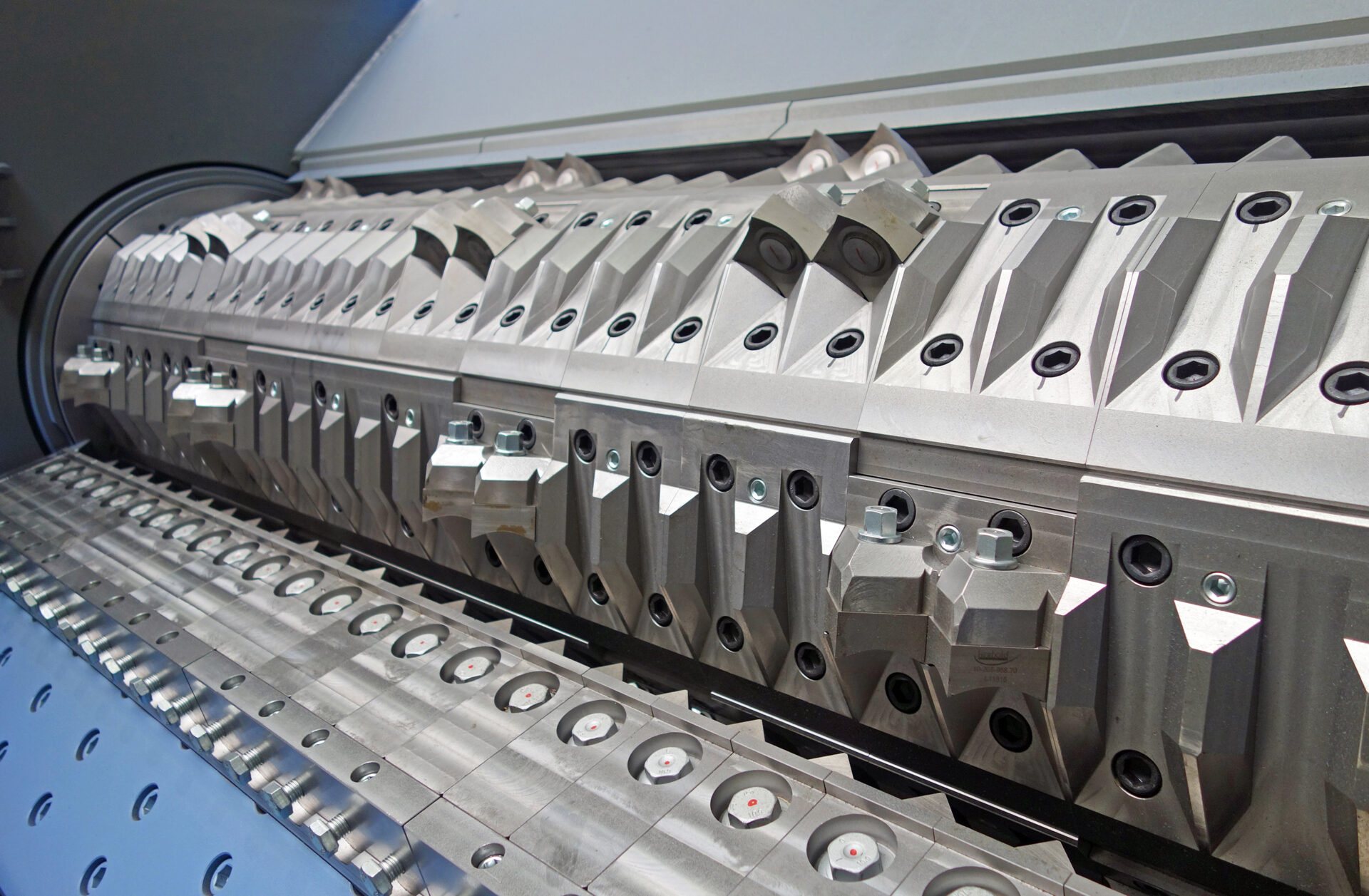 Advancements in Shredder Technology: Boosting Efficiency of Plastics Recycling 