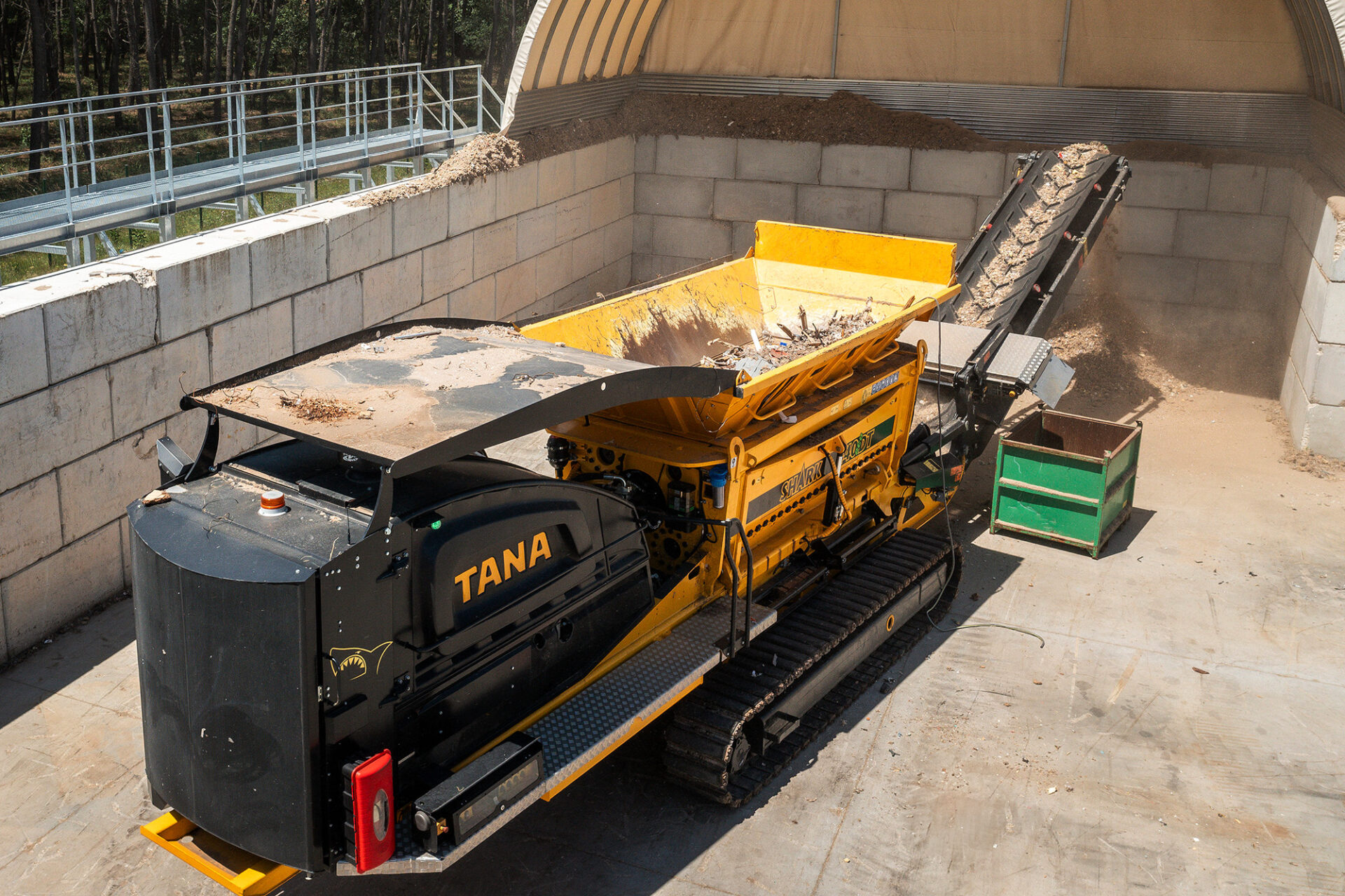 TANA Shark shredder: Clear boost to productivity for CRL Group’s recycling operations