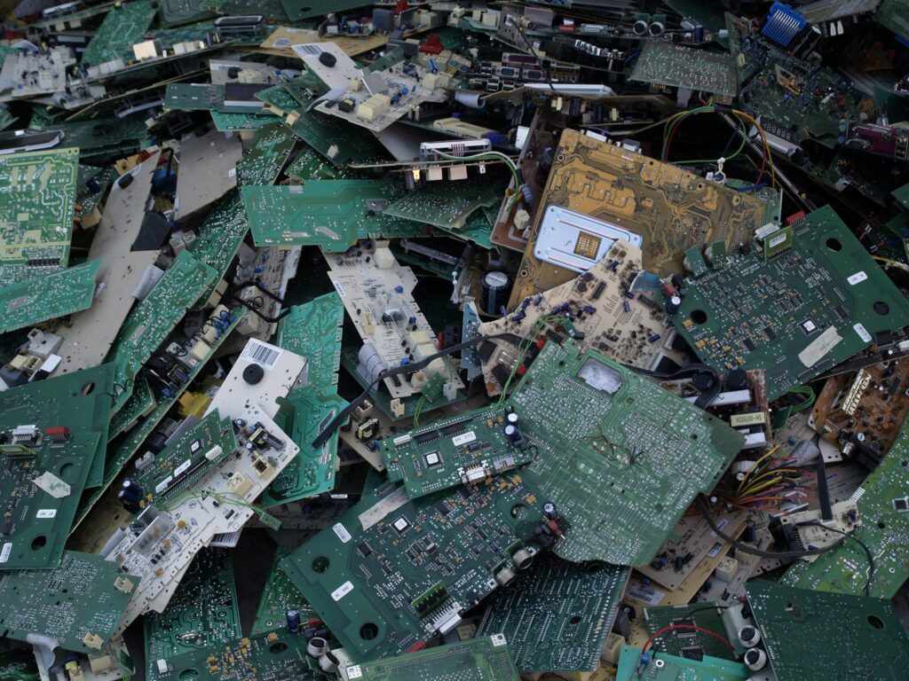 Pile of discarded printed circuit boards as input material for recycling and sampling